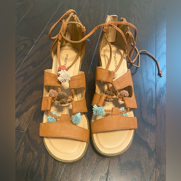 Selling size 7 brown heels - Picture 2 of 3